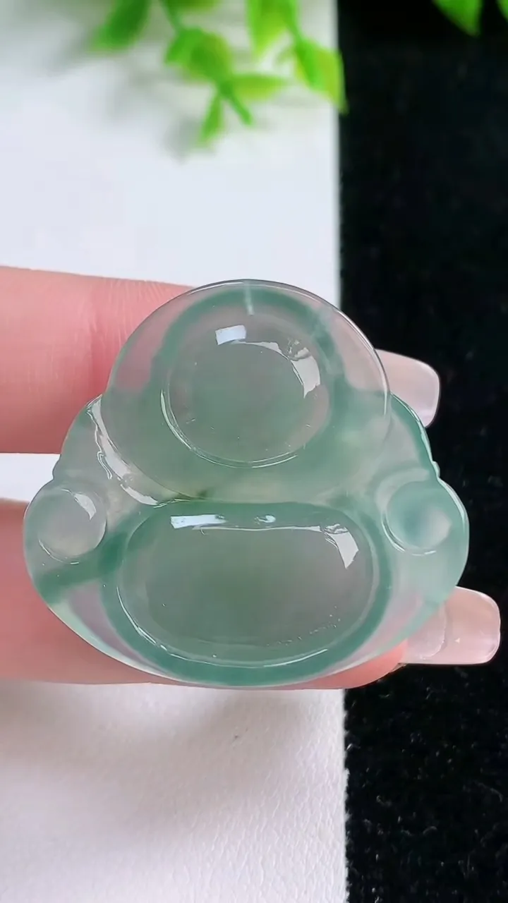 天然A货翡翠佛公吊坠，尺寸33.4-36.5-6.6，重量:12.00g
1月16日