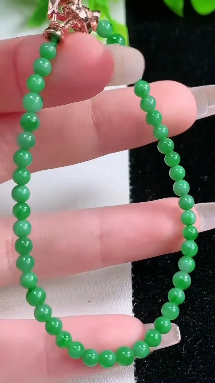天然A货翡翠小米珠手串，尺寸3.5-45颗，重量:5.06g1月16日
工厂直销收藏佳品,种好水足，