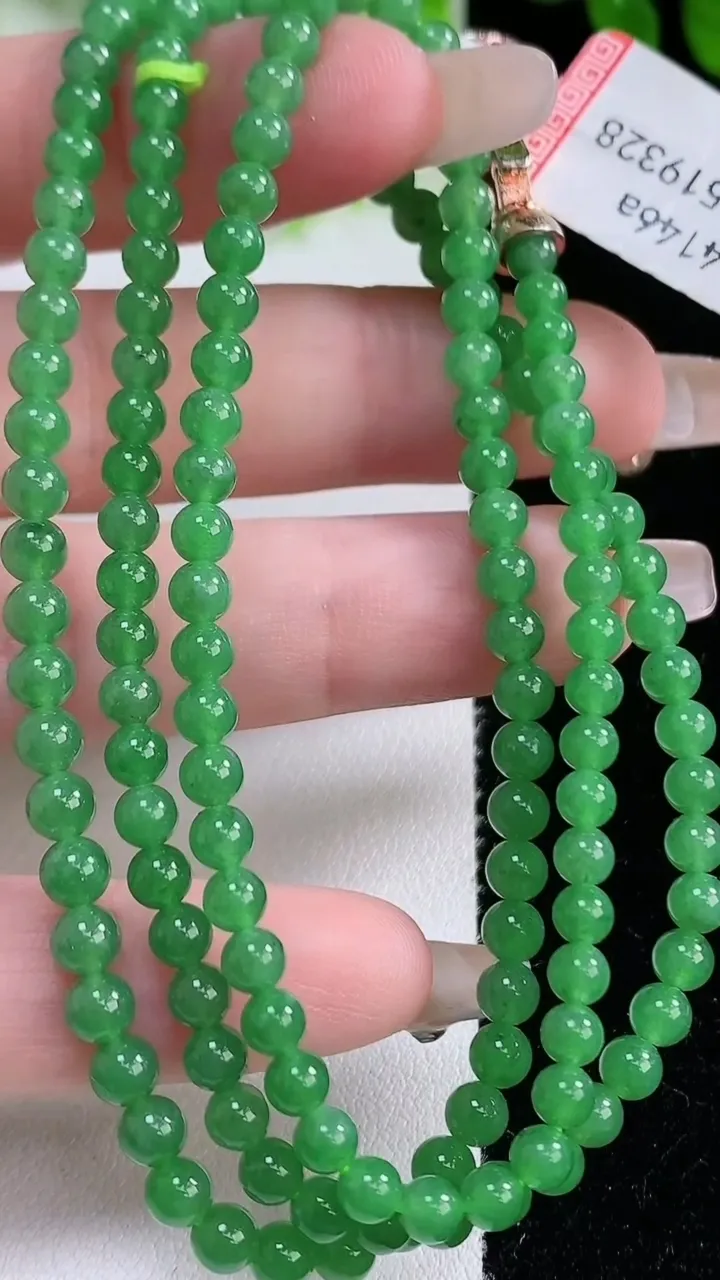 天然A货翡翠小米珠项链，尺寸4-146颗，重量:19.34g1月16日
工厂直销收藏佳品,种好水足，色泽均匀，有种有色，上手高大气！
