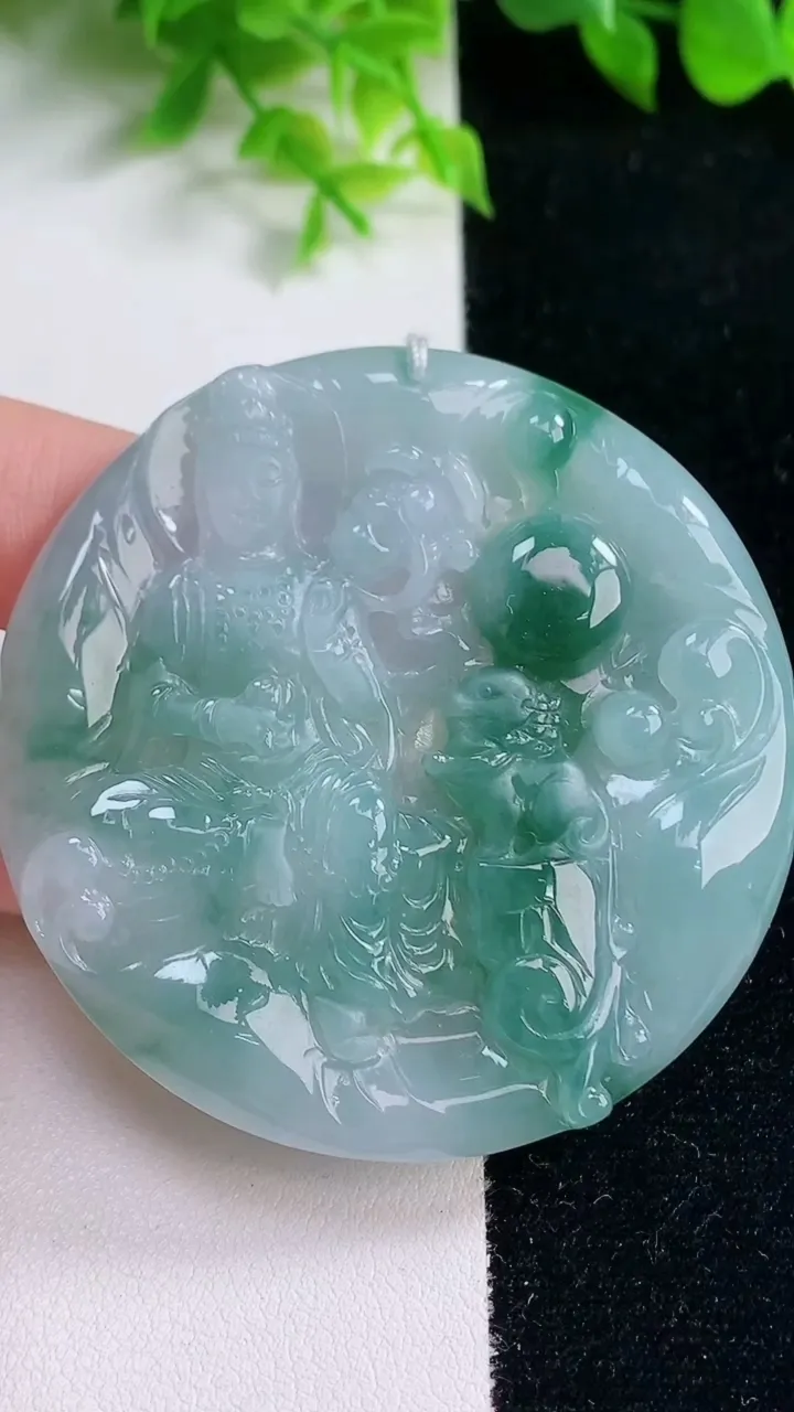 天然A货翡翠冰种飘花文殊菩萨吊坠，尺寸56.6-5.8，重量:39.11g
1月16日