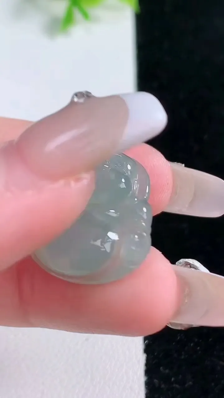 天然A货翡翠佛公吊坠，尺寸20.6-23-5.3，重量:3.71g
1月16日