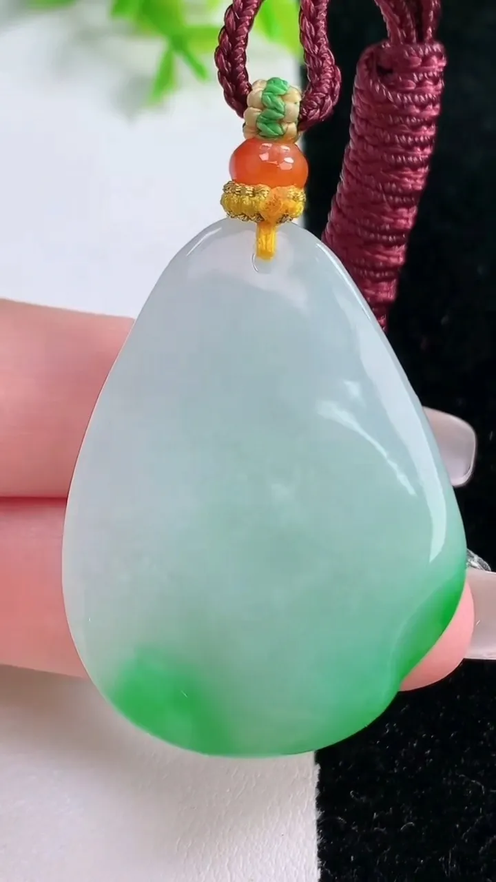 天然A货翡翠一鸣惊人吊坠，尺寸42.3-32-11.4，重量:23.48g
1月16日