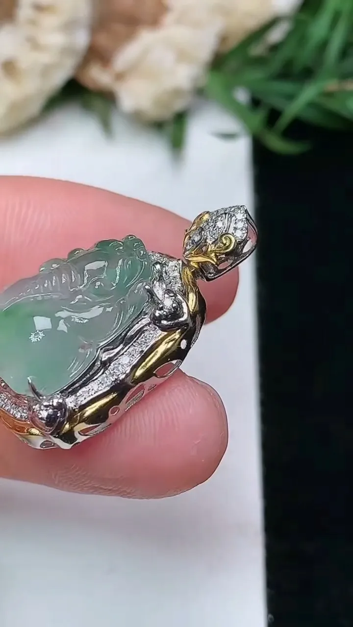 天然A货翡翠貔貅吊坠，尺寸26-15.2-10.4，裸石14.9-11.5
1月16日