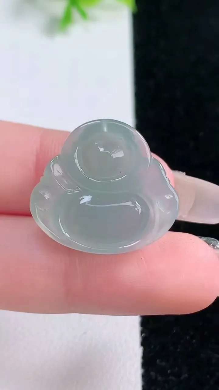 天然A货翡翠佛公吊坠，尺寸20.6-23-5.3，重量:3.71g
1月16日