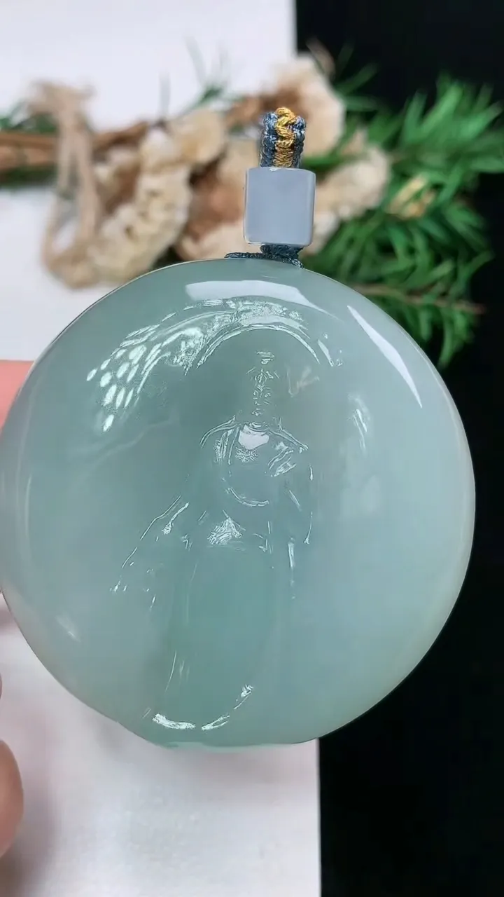 天然A货翡翠观音菩萨吊坠，尺寸51-10.5，重量:64.53g
1月16日