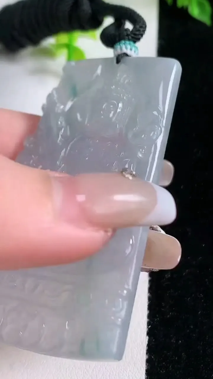 天然A货翡翠种飘花虚空藏菩萨吊坠，尺寸66.6-39.2-5.5，重量:38.97g
1月16日