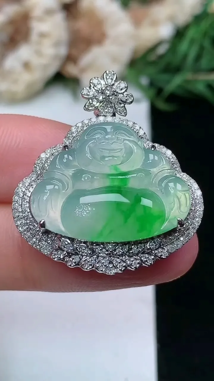 天然A货翡翠佛公吊坠，尺寸29.4-26-9.8，裸石16.2-21，重量:7.97g
1月16日