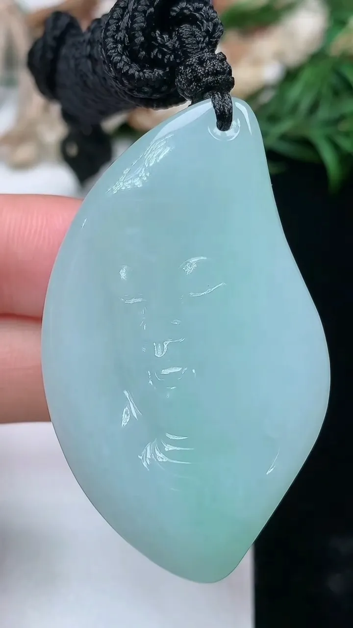 天然A货翡翠佛头吊坠，尺寸48.9-28.9-10.3，重量:36.14g
1月16日