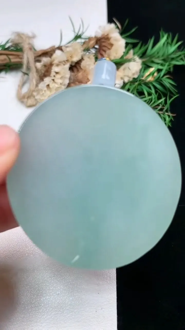 天然A货翡翠观音菩萨吊坠，尺寸51-10.5，重量:64.53g
1月16日