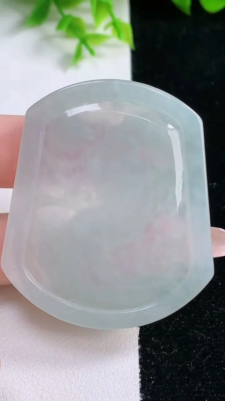 天然A货翡翠生肖马吊坠，尺寸53-45.5-4，重量:22.04g
1月16日