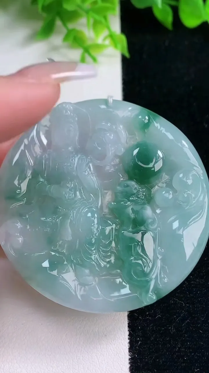 天然A货翡翠冰种飘花文殊菩萨吊坠，尺寸56.6-5.8，重量:39.11g
1月16日