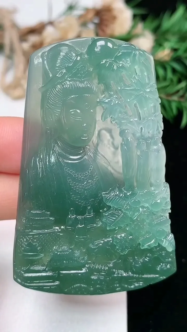 天然A货翡翠蓝水山水观音头吊坠，尺寸61.4-39.9-6.4，重量:29.28g
1月16日