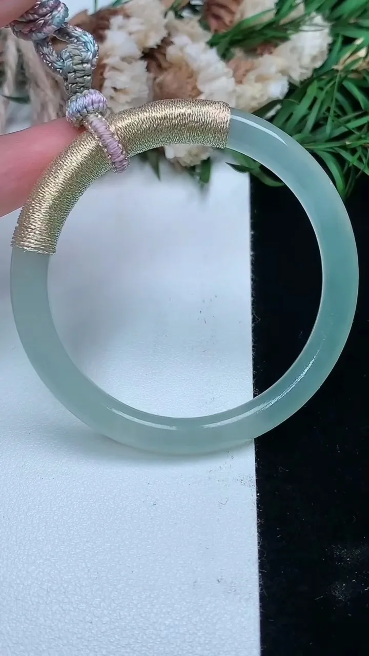 天然A货翡翠平安环吊坠，尺寸54.2-5.7，重量:18.01g
1月16日