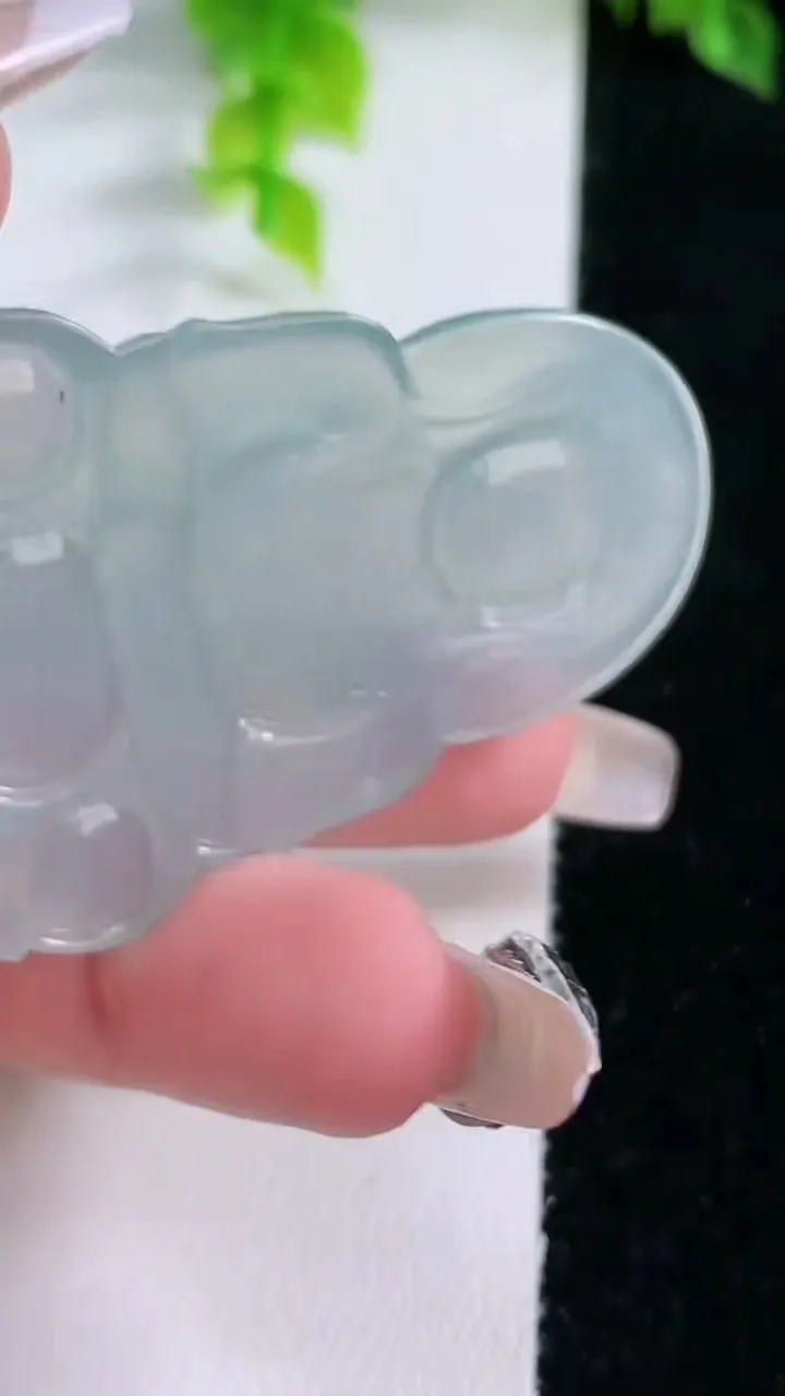 天然A货翡翠观音菩萨吊坠，尺寸51-35-5.8，重量:17.93g
1月16日