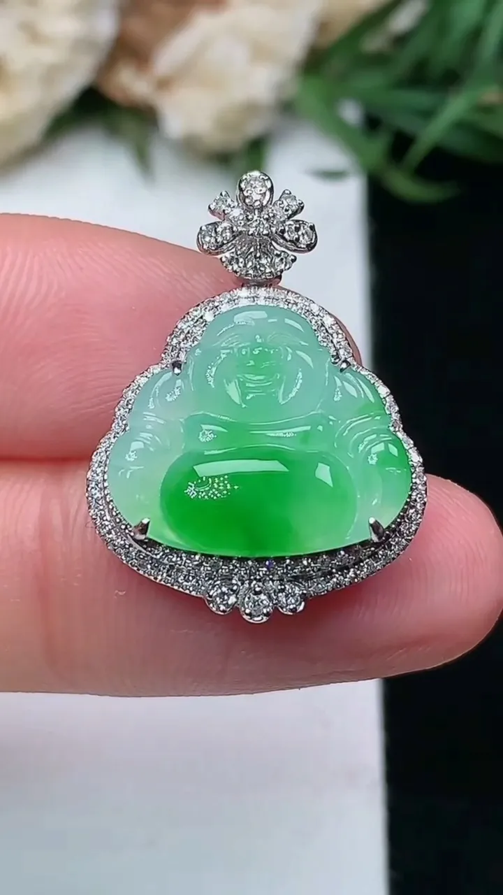 天然A货翡翠佛公吊坠，尺寸23.8-17.4-8，裸石12.7-15，重量:2.66g
1月16日