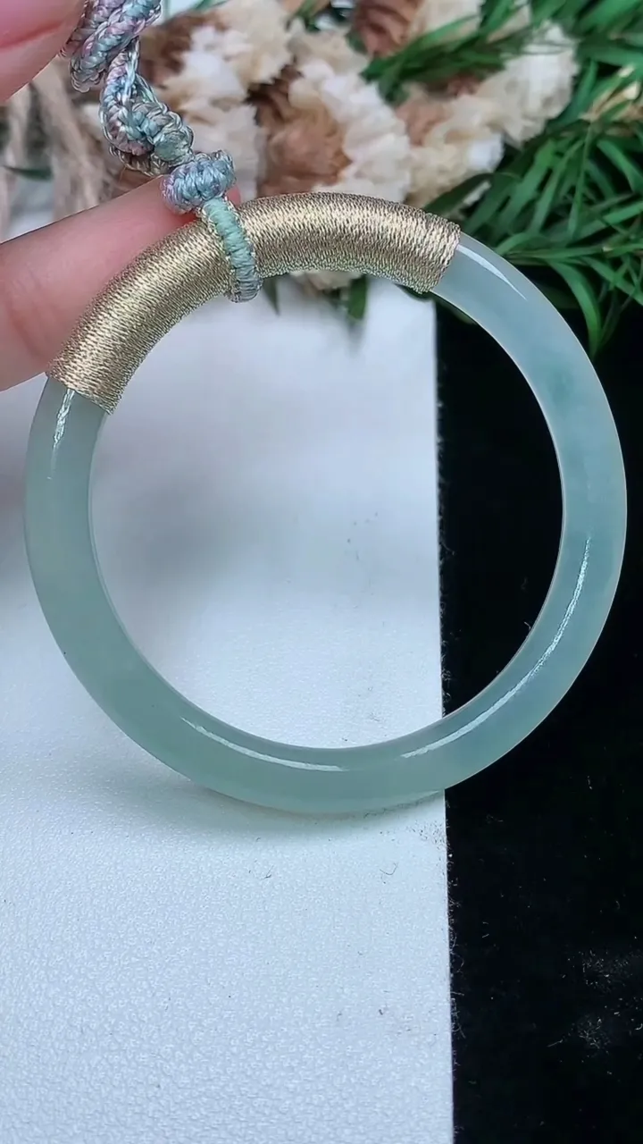 天然A货翡翠平安环吊坠，尺寸54.2-5.7，重量:18.01g
1月16日