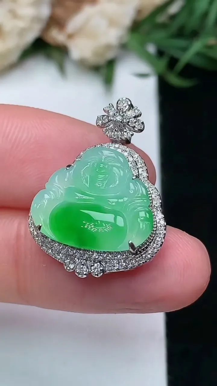 天然A货翡翠佛公吊坠，尺寸23.8-17.4-8，裸石12.7-15，重量:2.66g
1月16日