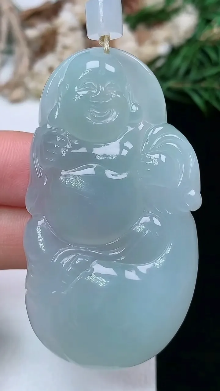 天然A货翡翠白冰布袋佛吊坠，尺寸56.6-30.5-8.6，重量:28.52g
1月16日