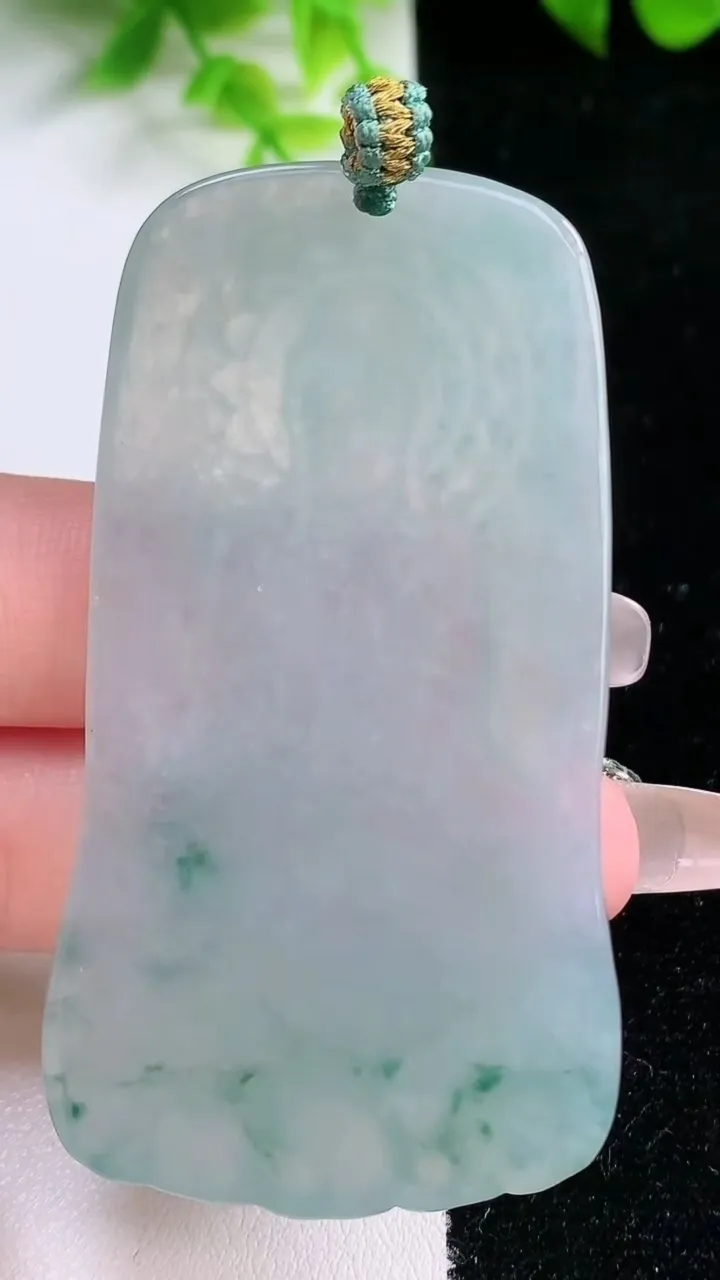 天然A货翡翠冰种飘花大日如来吊坠，尺寸64.8-32-4.8，重量:29.26g
1月16日