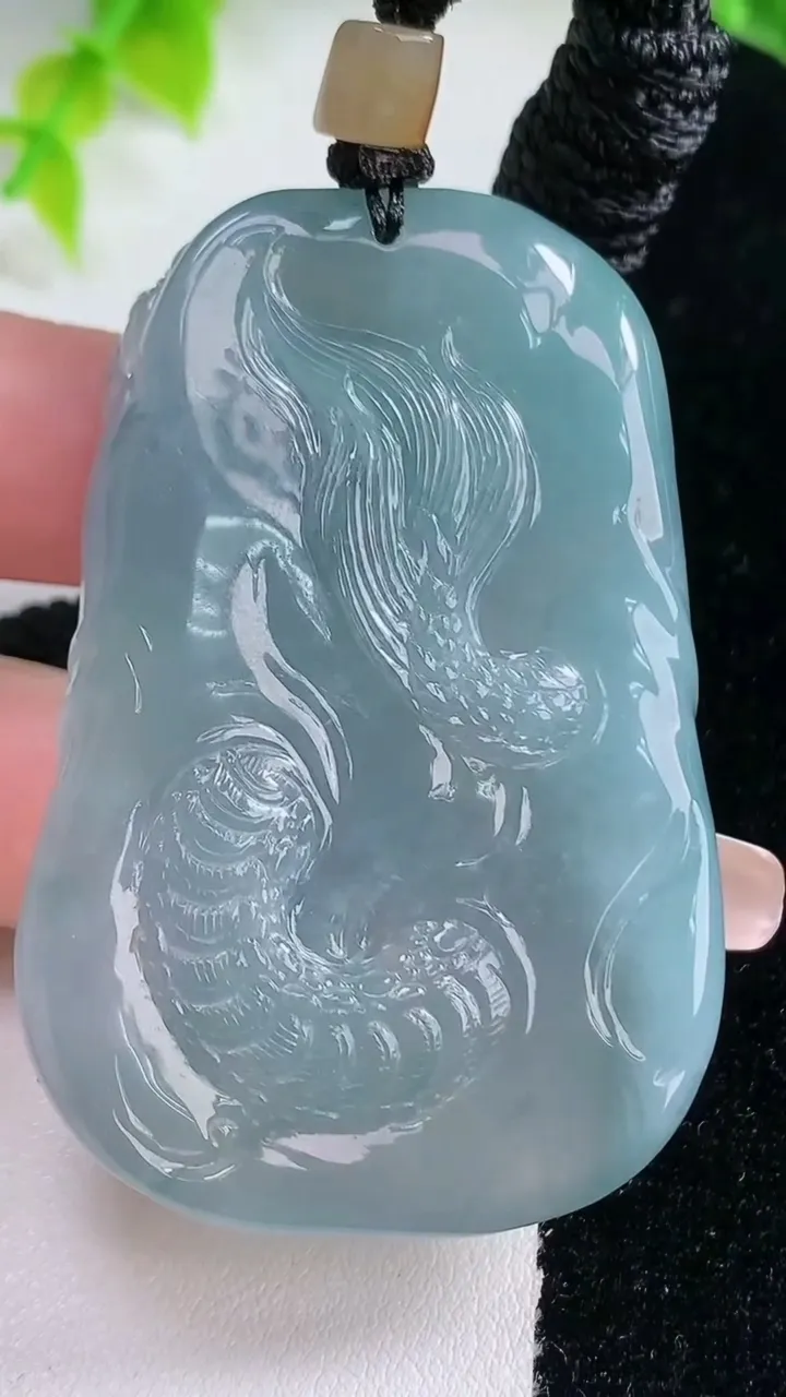 天然A货翡翠紫罗兰龙牌吊坠，尺寸57-35.5-11.5，重量:52.75g
1月16日