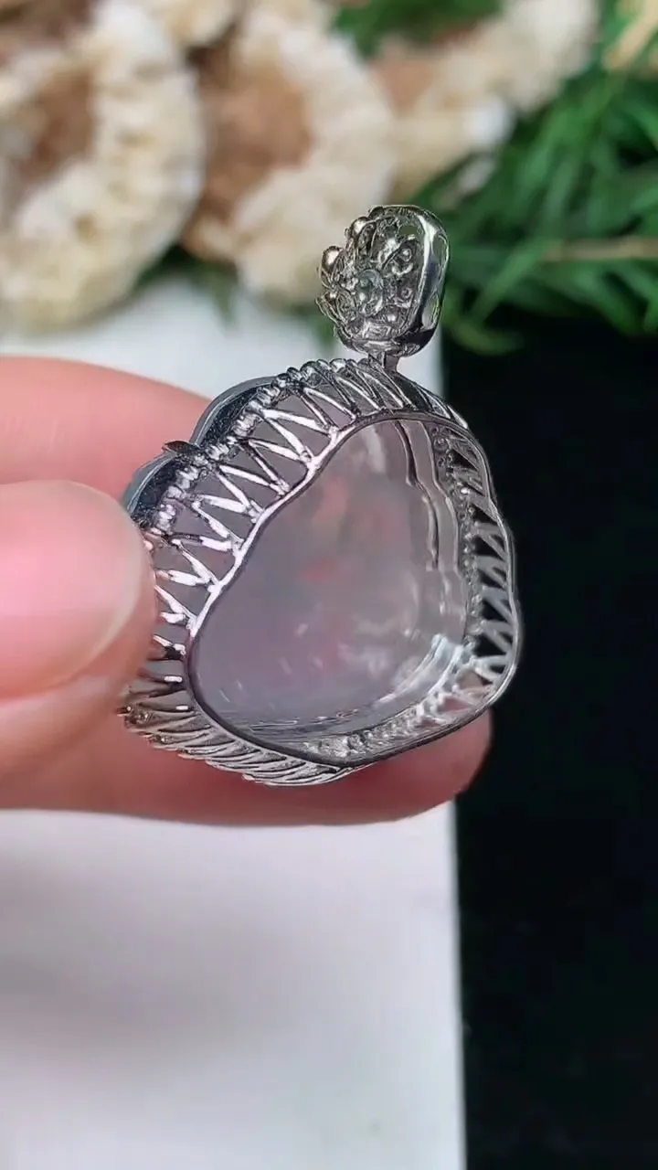 天然A货翡翠紫罗兰佛公吊坠，尺寸29.4-28.9-10.5，裸石17.3-26.2，重量:5.31g
1月16日