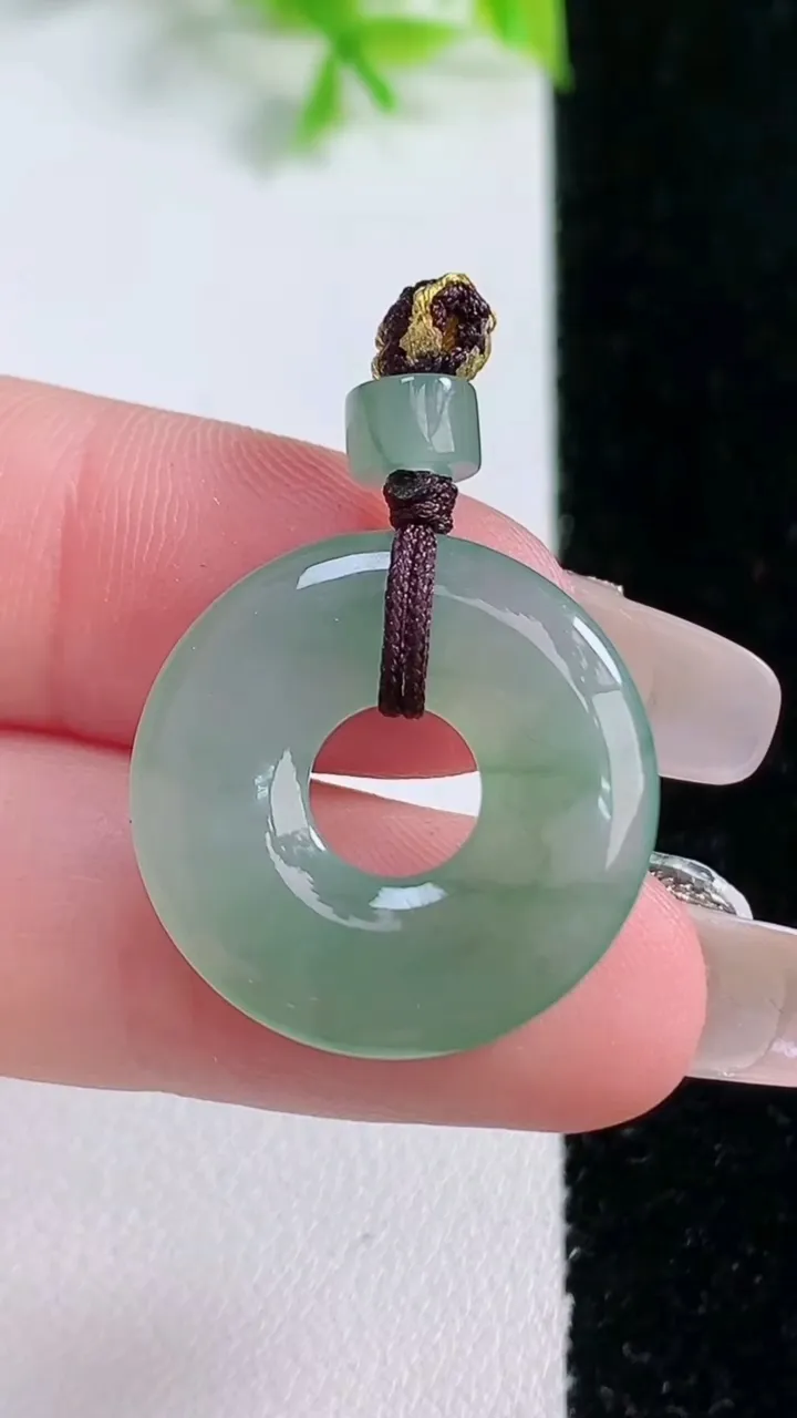 天然A货翡翠平安环吊坠，尺寸22-3.6，重量:4.12g
1月16日