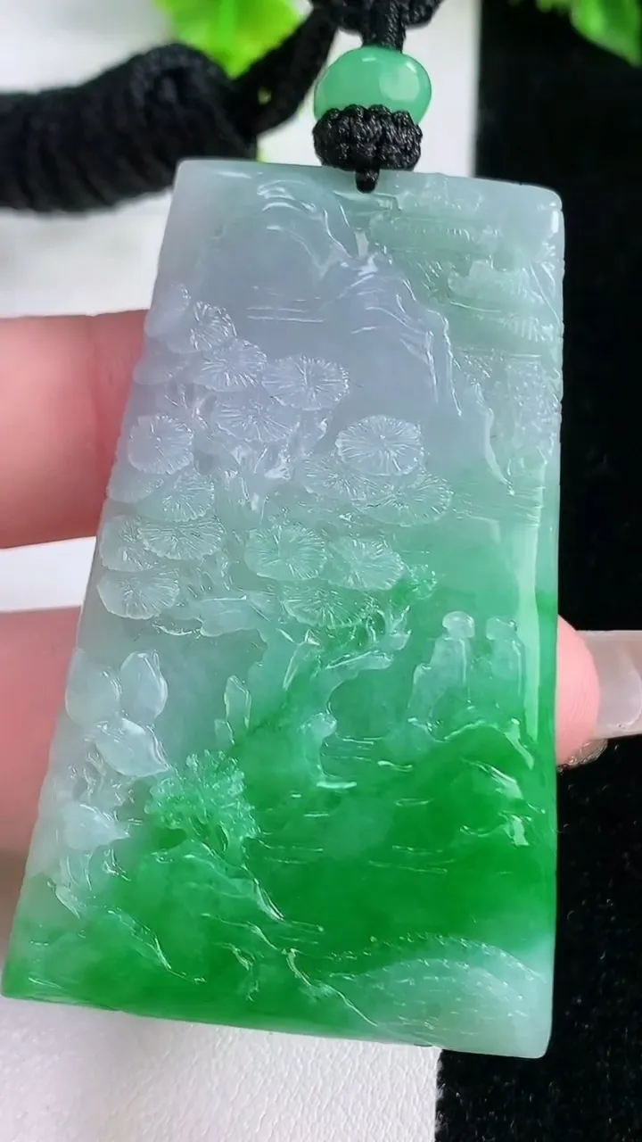 天然A货翡翠山水牌吊坠，尺寸56-33.5-6.5，重量:35.65g
1月16日