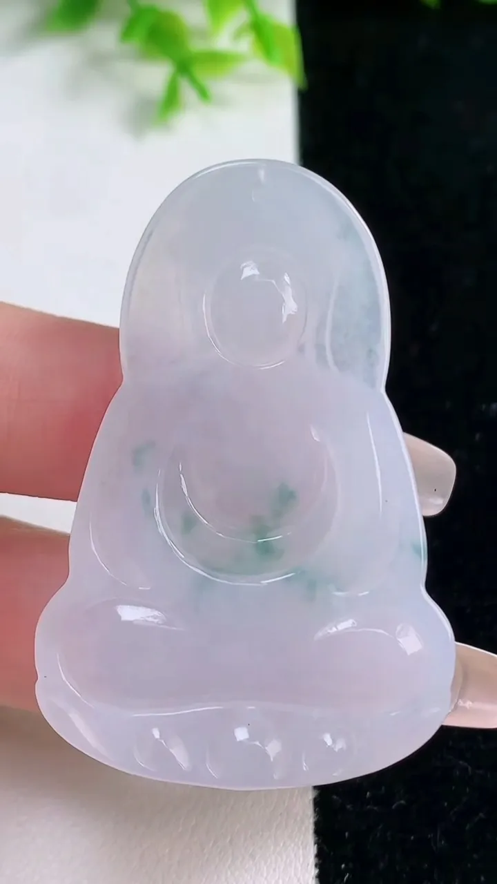 天然A货翡翠冰种飘花观音菩萨吊坠，尺寸50.8-33.4-5.5，重量:17.22g
1月16日
