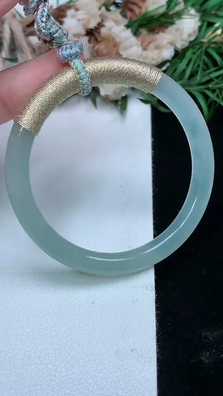 天然A货翡翠平安环吊坠，尺寸54.2-5.7，重量:18.01g
1月16日