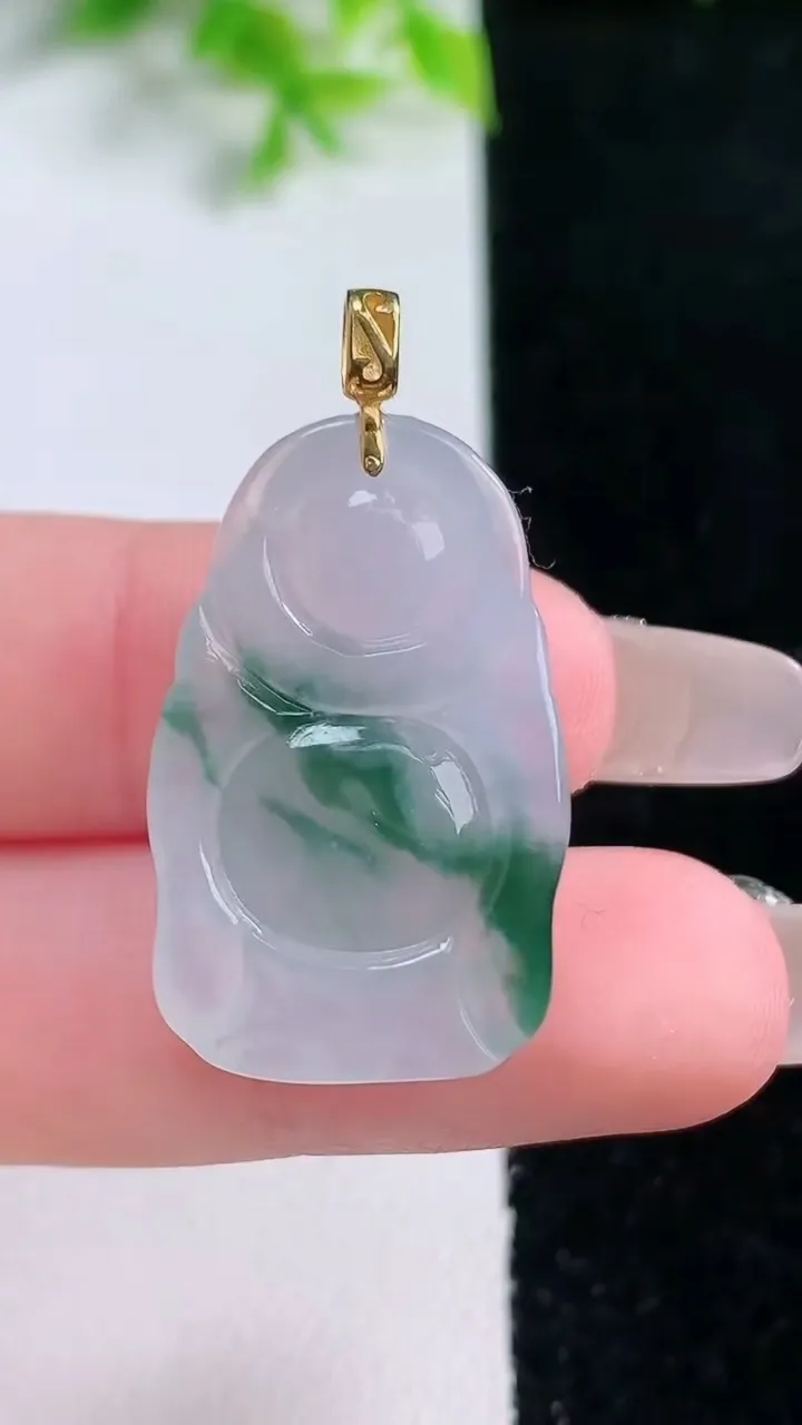 天然A货翡翠种飘花站佛 佛公吊坠，尺寸28.5-17.5-5.6，重量:5.21g
1月16日