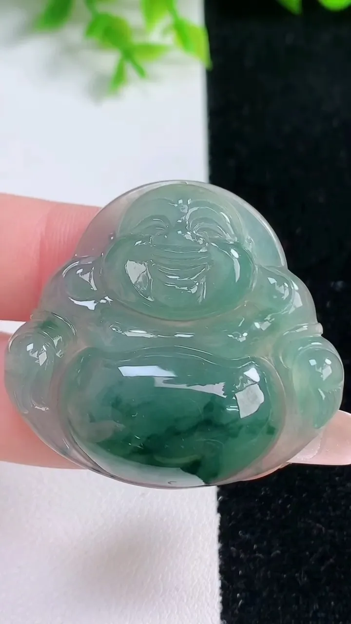 天然A货翡翠冰种飘花佛公吊坠，尺寸36.7-39.8-7.8，重量:16.46g
1月16日