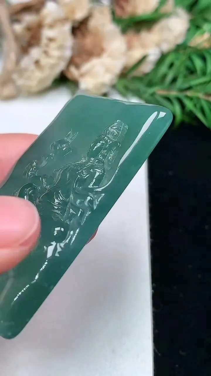 天然A货翡翠蓝水普贤菩萨吊坠，尺寸50.5-31-5.6，重量:22.16g
1月16日