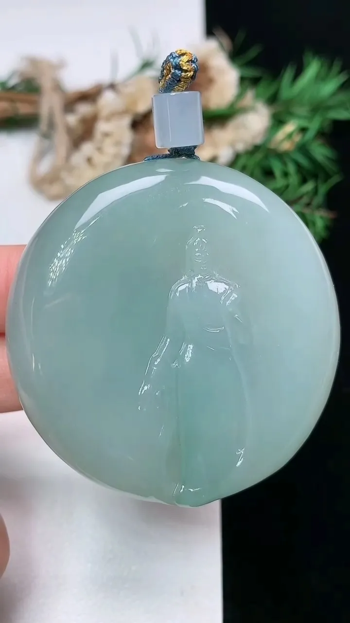 天然A货翡翠观音菩萨吊坠，尺寸51-10.5，重量:64.53g
1月16日