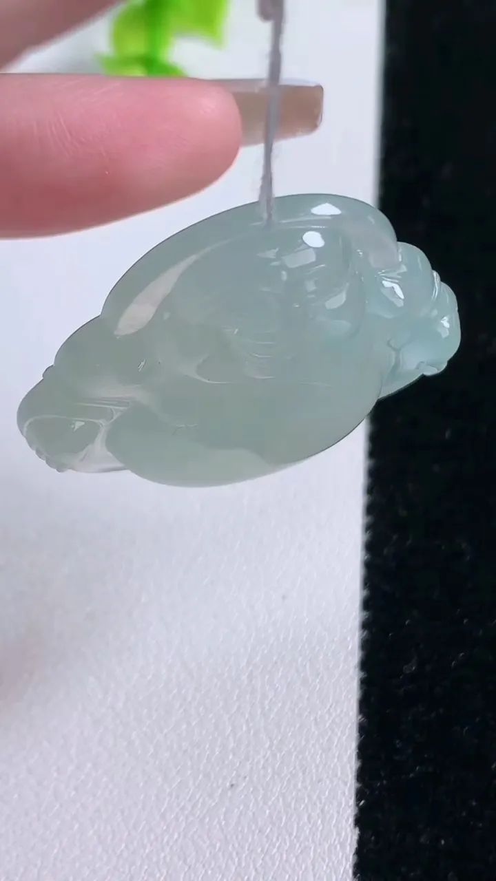 天然A货翡翠佛公吊坠，尺寸31.4-35-6.3，重量:11.92g
1月16日