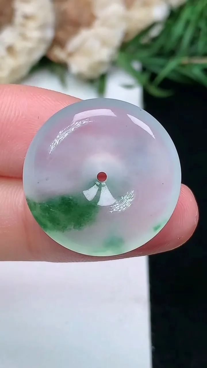 天然A货翡翠平安扣吊坠，尺寸21.8-5.4，重量:5.00g
1月16日