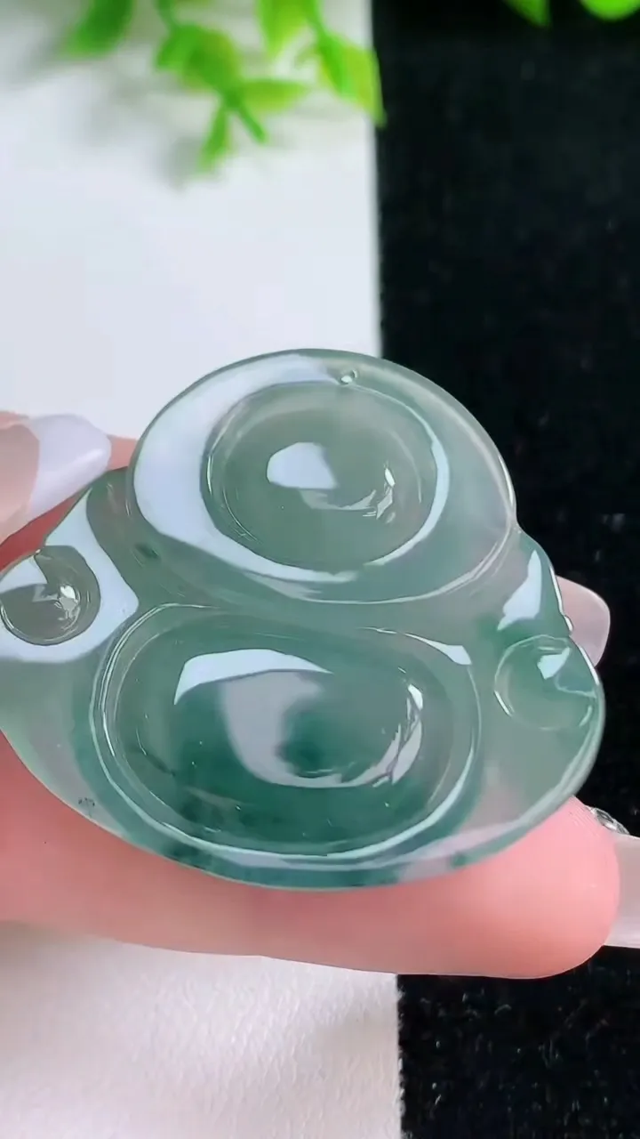 天然A货翡翠冰种飘花佛公吊坠，尺寸36.7-39.8-7.8，重量:16.46g
1月16日