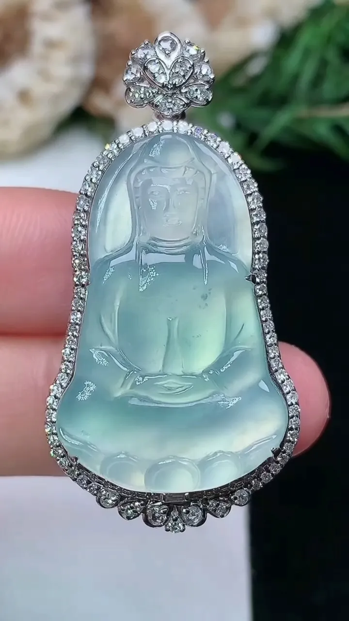 天然A货翡翠素衣观音吊坠，尺寸42.5-21.5-9.8，裸石29.4-18.8，重量:8.02g
