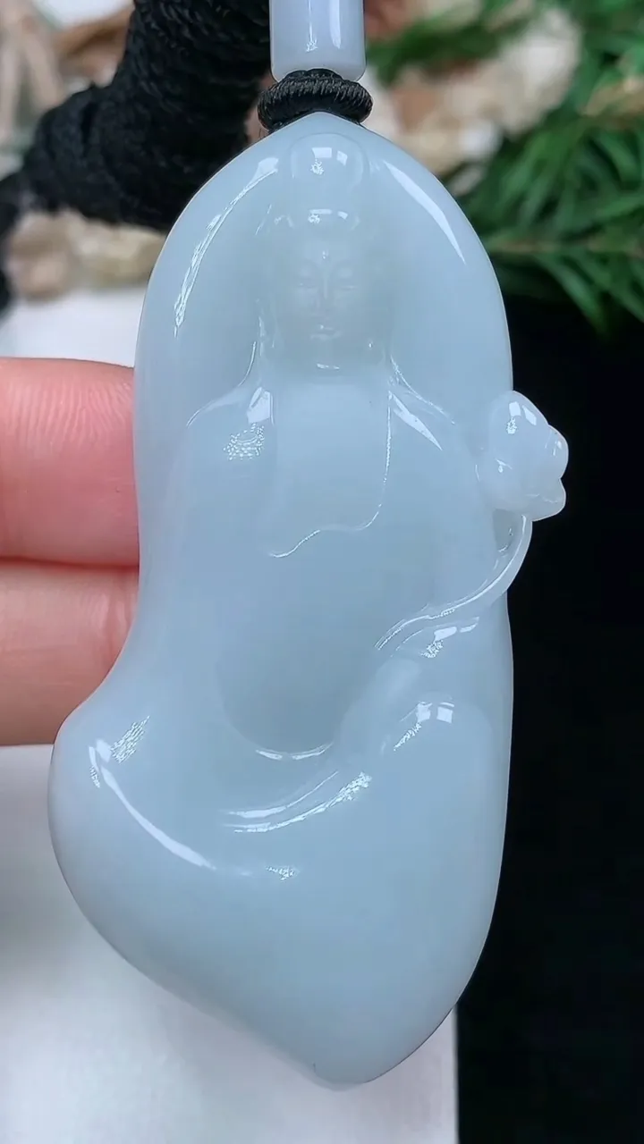 天然A货翡翠白冰大势至观音菩萨吊坠，尺寸59.6-28.4-12.5，重量:49.61g
1月16日