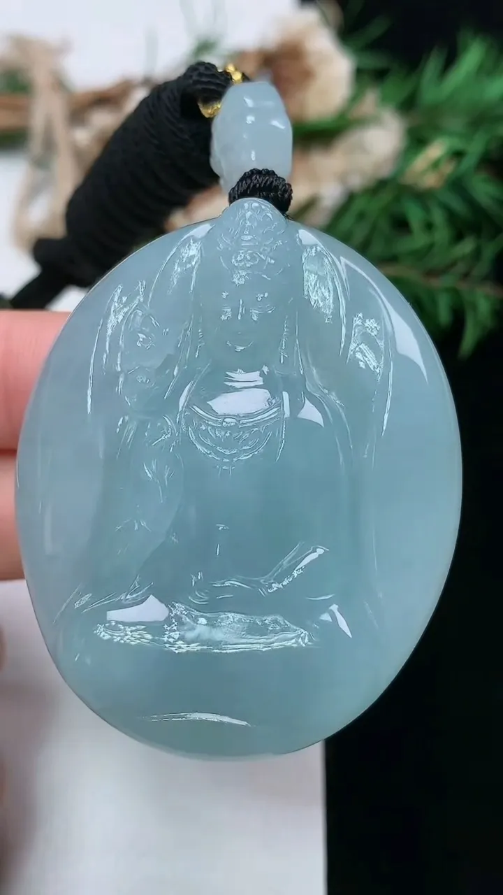 天然A货翡翠大势至观音菩萨吊坠，尺寸48.4-40-11.7，重量:51.78g
1月16日