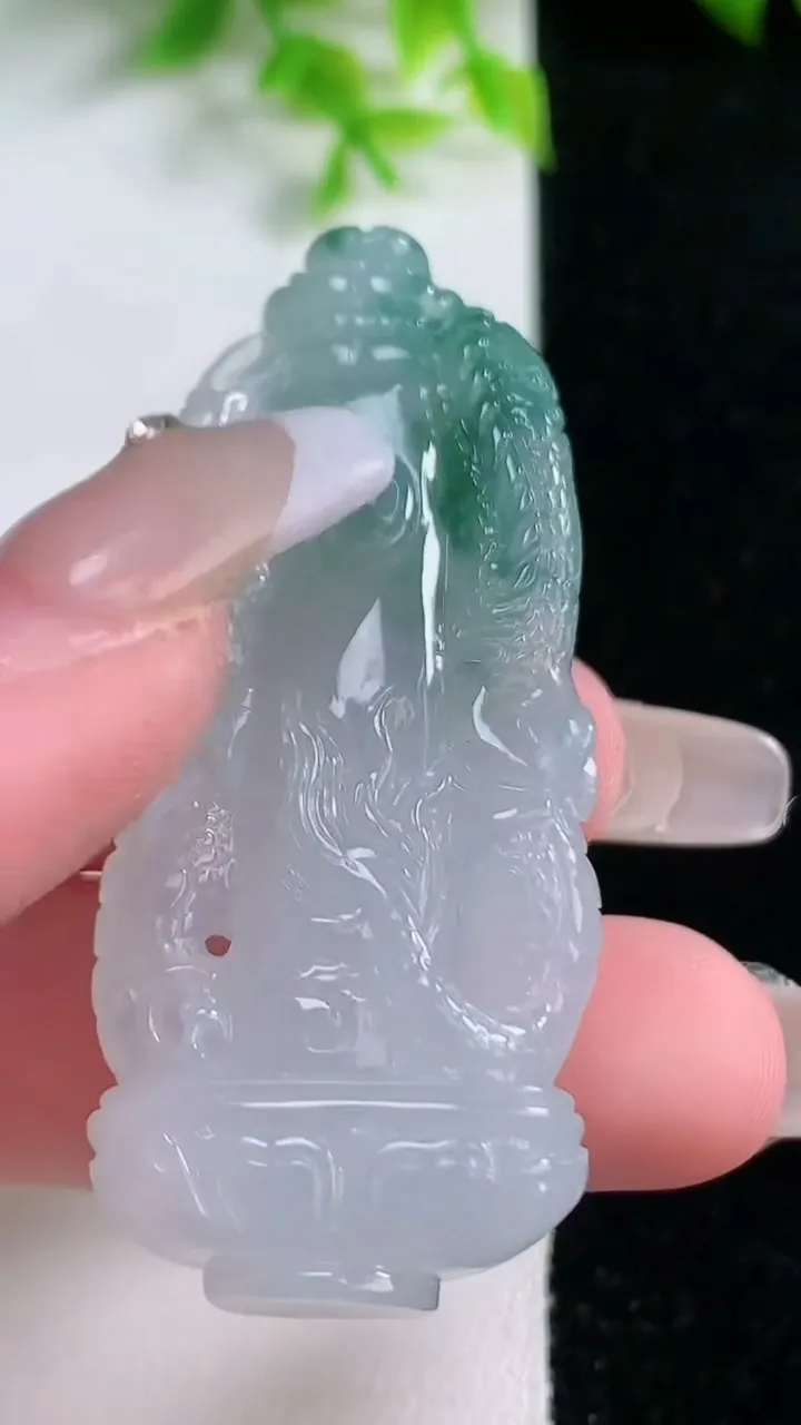 天然A货翡翠冰种飘花龙柱吊坠，尺寸55.2-22.8-11.6，重量:26.30g
1月16日