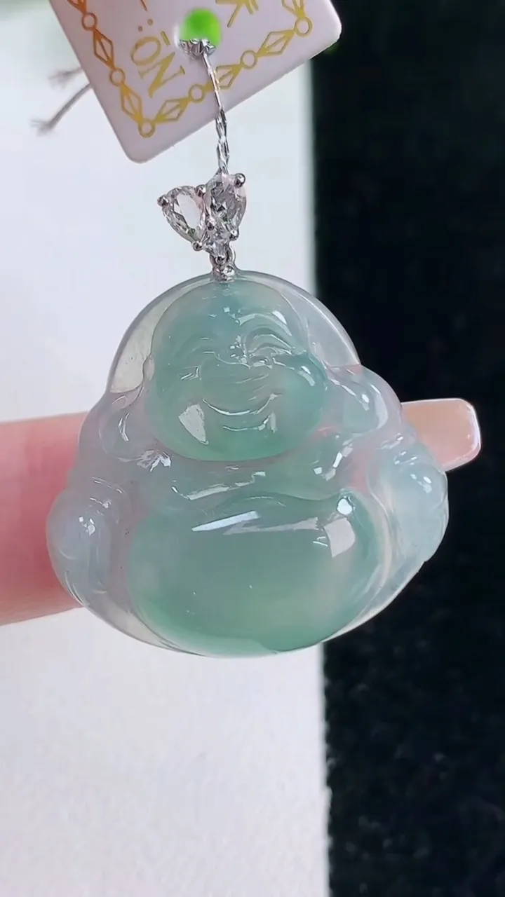 天然A货翡翠佛公吊坠，尺寸24.8-25.7-5.6，重量:5.79g
1月16日