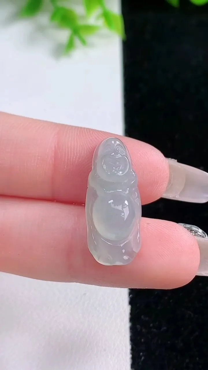 天然A货翡翠站佛 佛公吊坠，尺寸23.7-10.4-6，重量:2.37g
1月16日