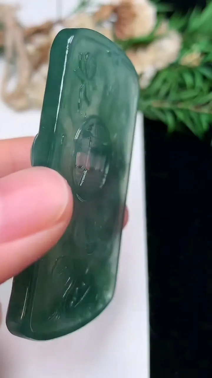 天然A货翡翠蓝水鲤鱼跃龙门吊坠，尺寸57.5-36.8-5.7，重量:23.28g
1月16日