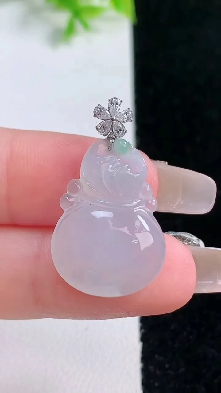 天然A货翡翠福袋吊坠，尺寸22.3-17-5.7，重量:3.54g
1月16日