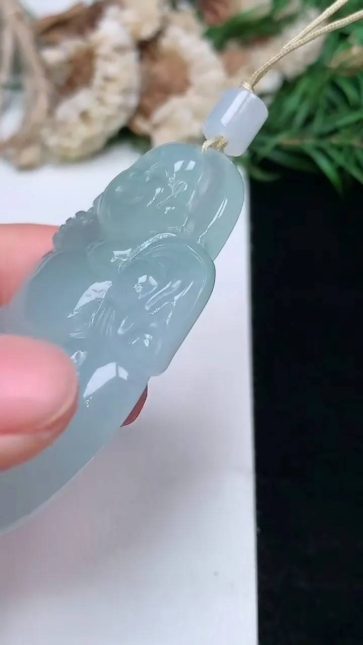 天然A货翡翠白冰布袋佛吊坠，尺寸56.6-30.5-8.6，重量:28.52g
1月16日