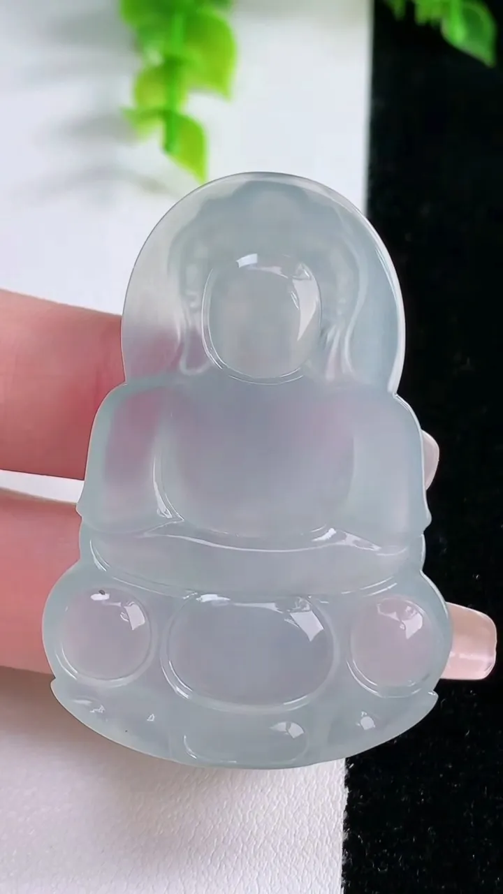 天然A货翡翠观音菩萨吊坠，尺寸51-35-5.8，重量:17.93g
1月16日