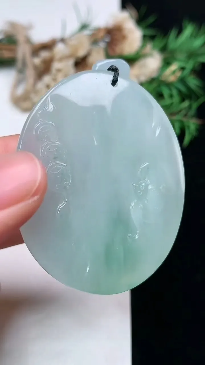 天然A货翡翠财神爷吊坠，尺寸50.6-41.9-12，重量:47.57g
1月16日