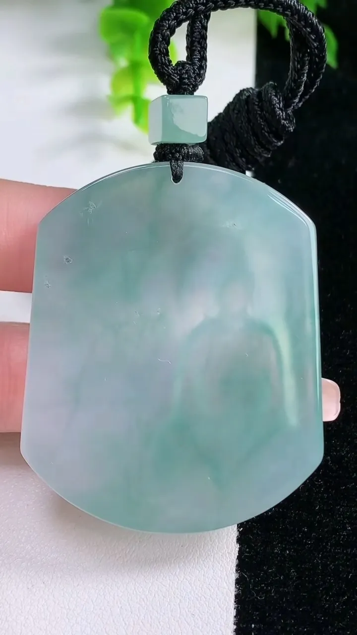 天然A货翡翠种飘花观音菩萨吊坠，尺寸52-42-5.2，重量:34.89g
1月16日