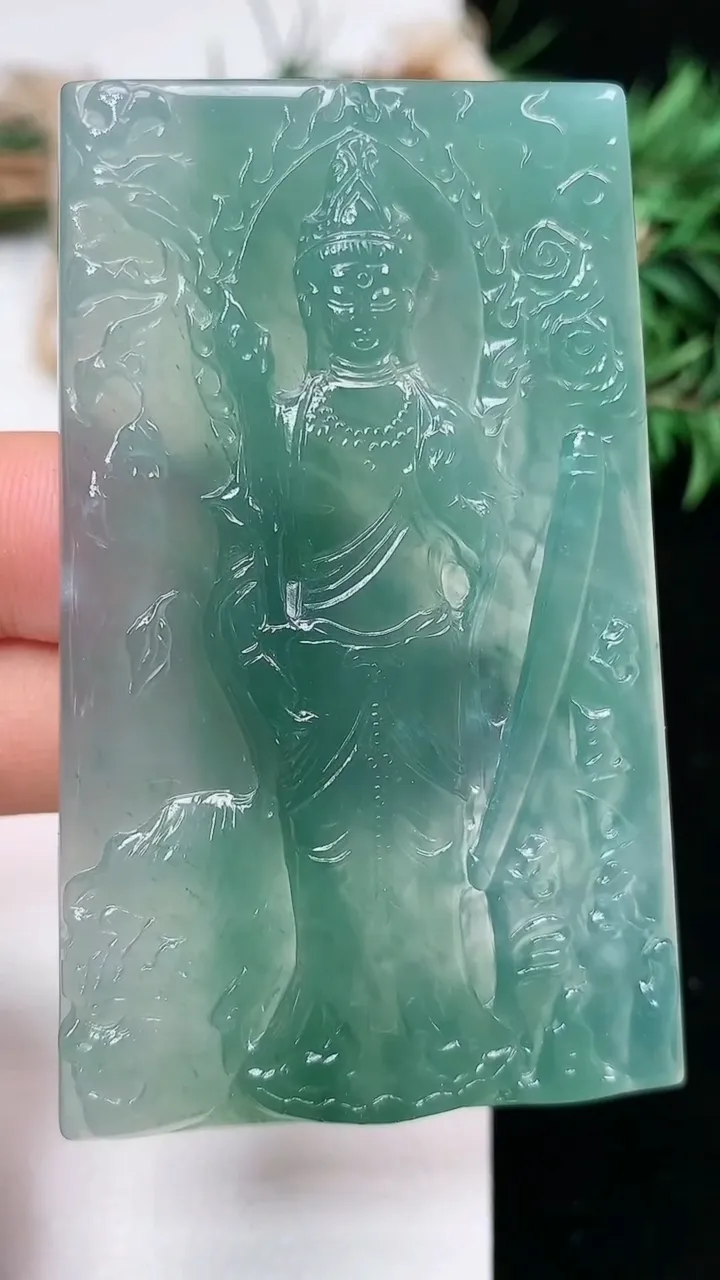 天然A货翡翠蓝水一念之间吊坠，尺寸64.5-40.9-5，重量:32.26g
1月16日