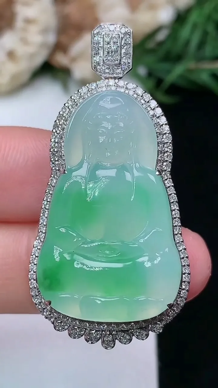 天然A货翡翠观音菩萨吊坠，尺寸42.5-20.9-10.3
1月16日